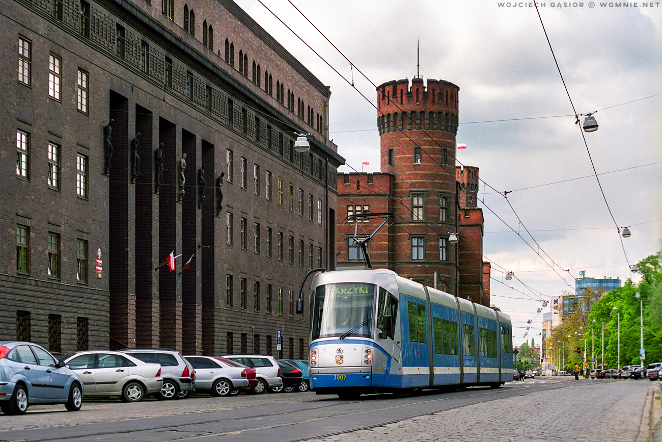 Česká tramvaj pod flagą biało-czerwoną