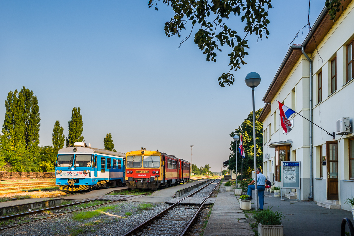 Spotkanie pod flagą z szachownicą