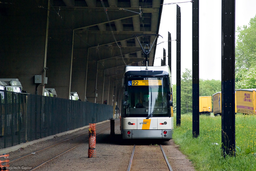 Tramwaj pod autostradą I
