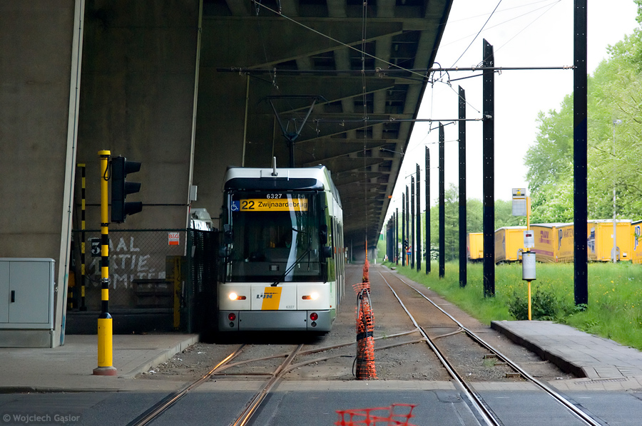 Tramwaj pod autostradą II