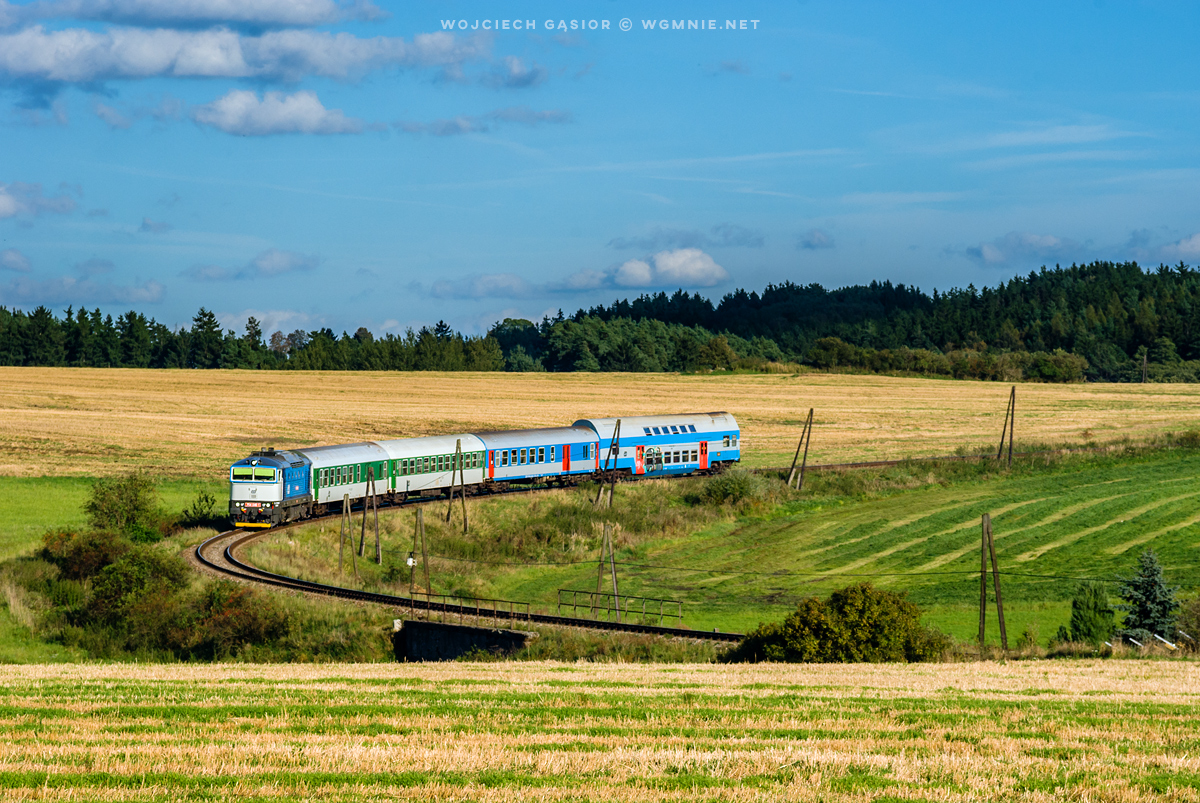 Dwie jednostki wagonowe