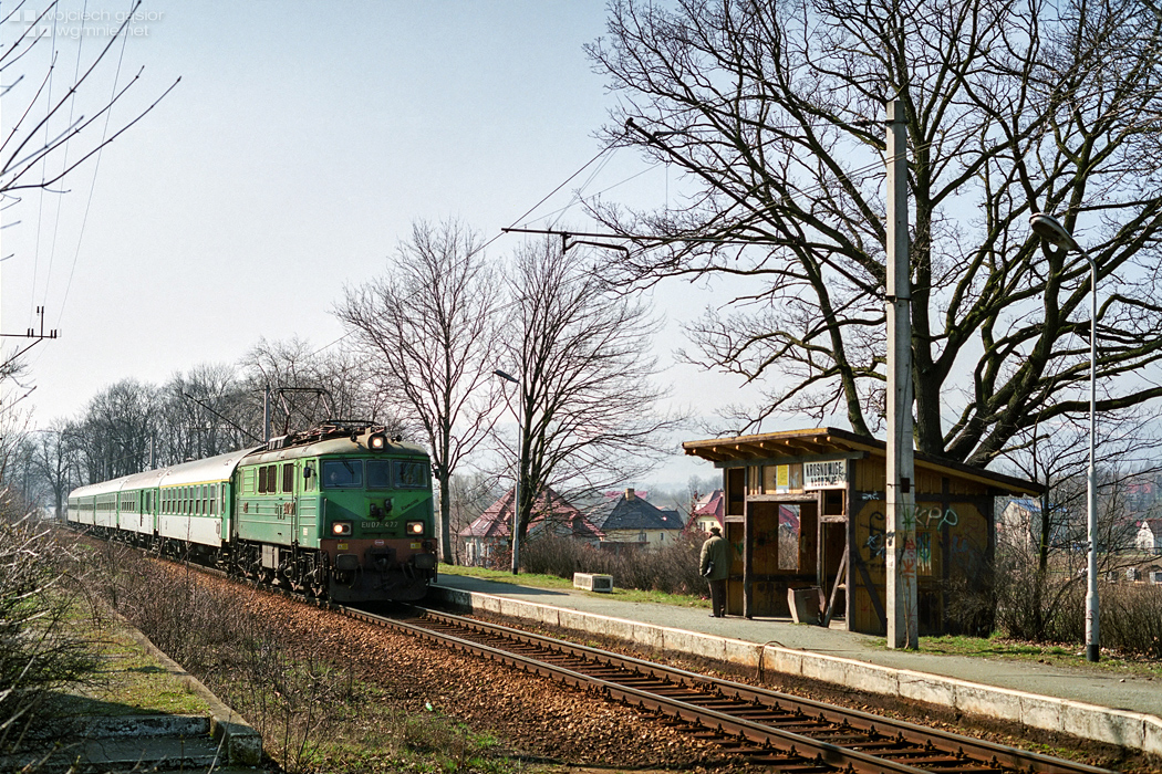 Wiata nadgryziona zębem czasu