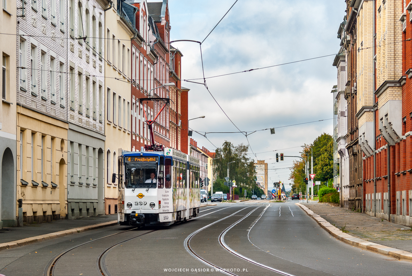 Z kamienicami w poziomie