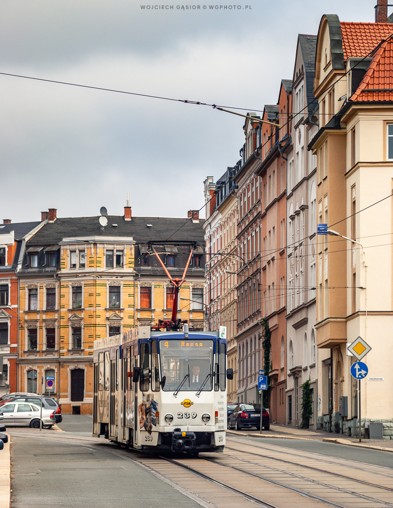 Z kamienicami w pionie