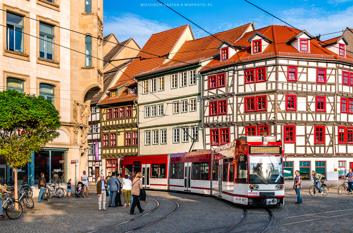 Tramwaj pod kolor kamieniczek