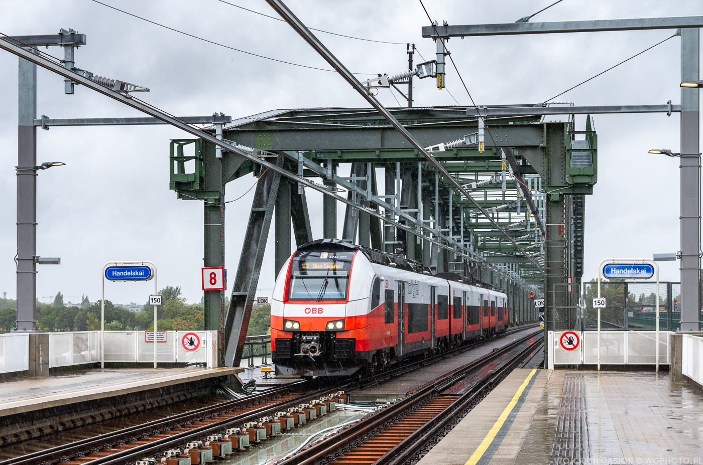 Nadal biało-czerwono