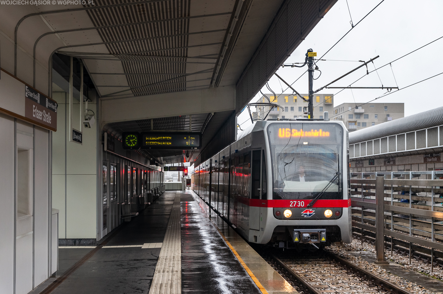 Erlaaer Straße w deszczu