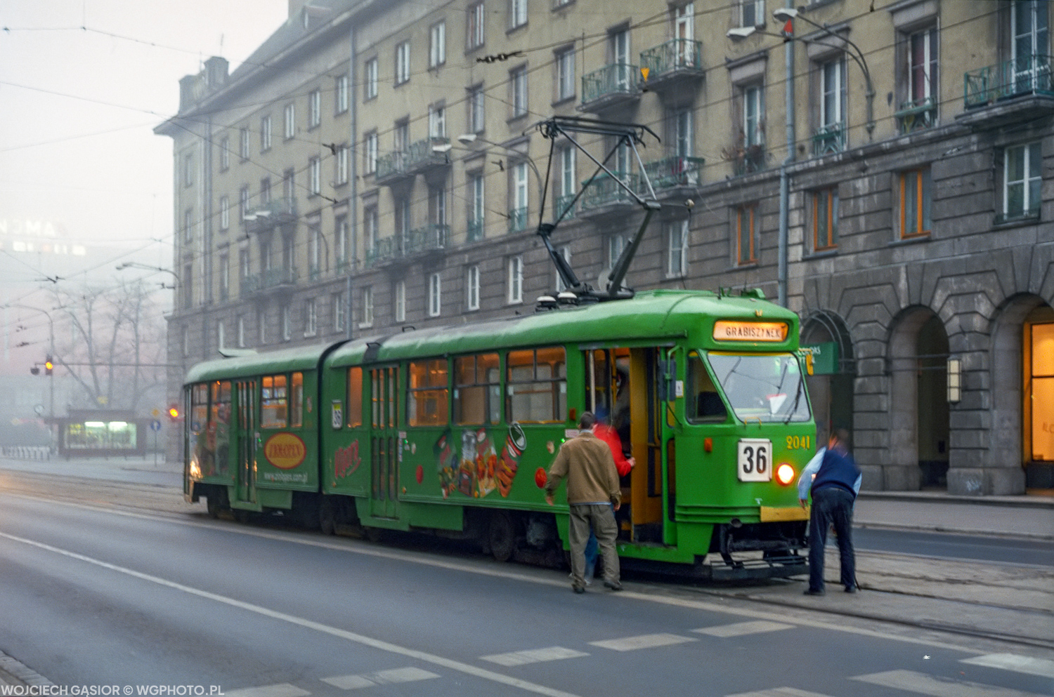 Poranni pasażerowie i ponocny motorniczy
