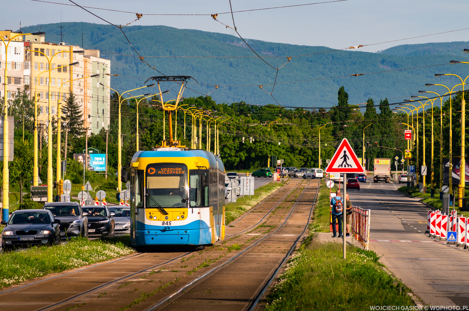 Kolejny szeroki prospekt