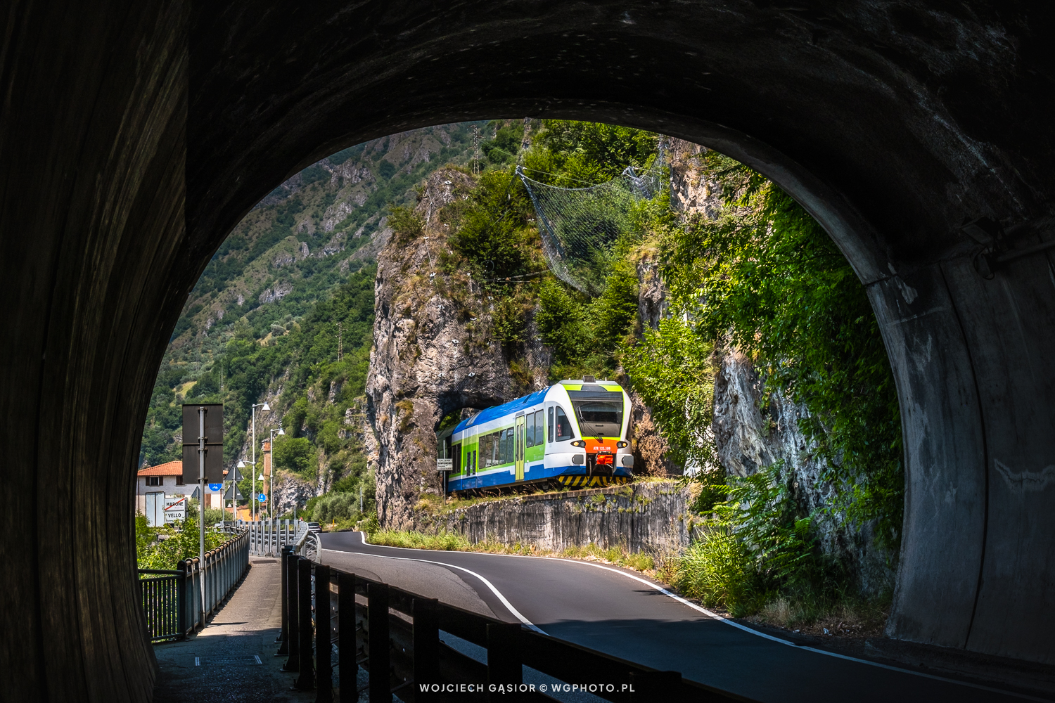 Z tunelu w tunel