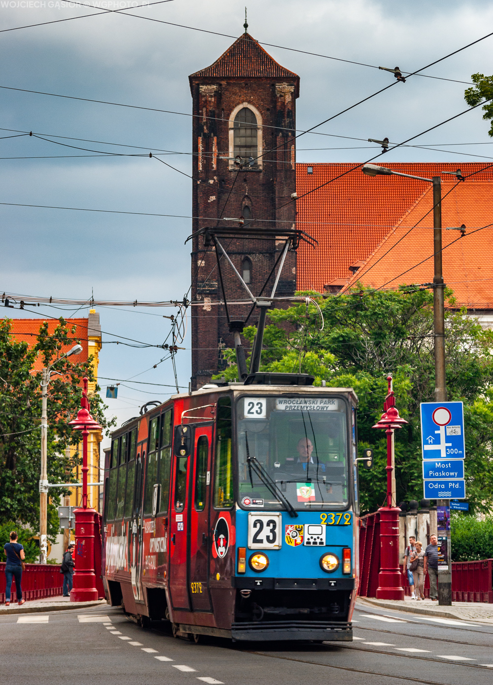 Tramwaj przez strefę kibica