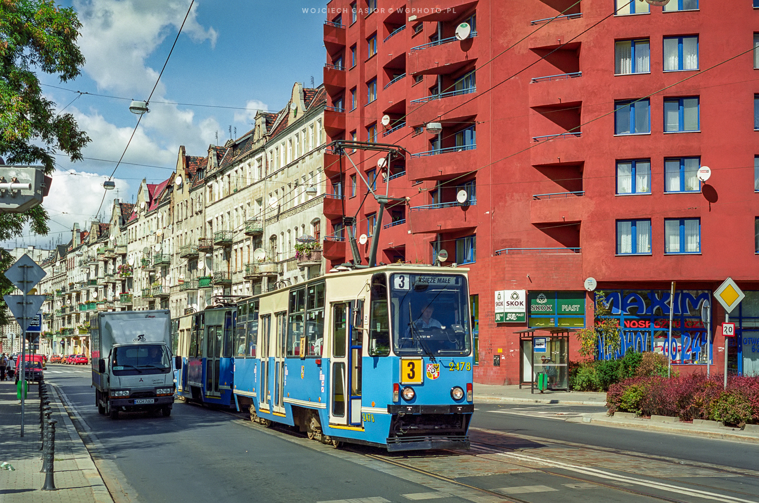 W jednym z wierzchołków trójkąta