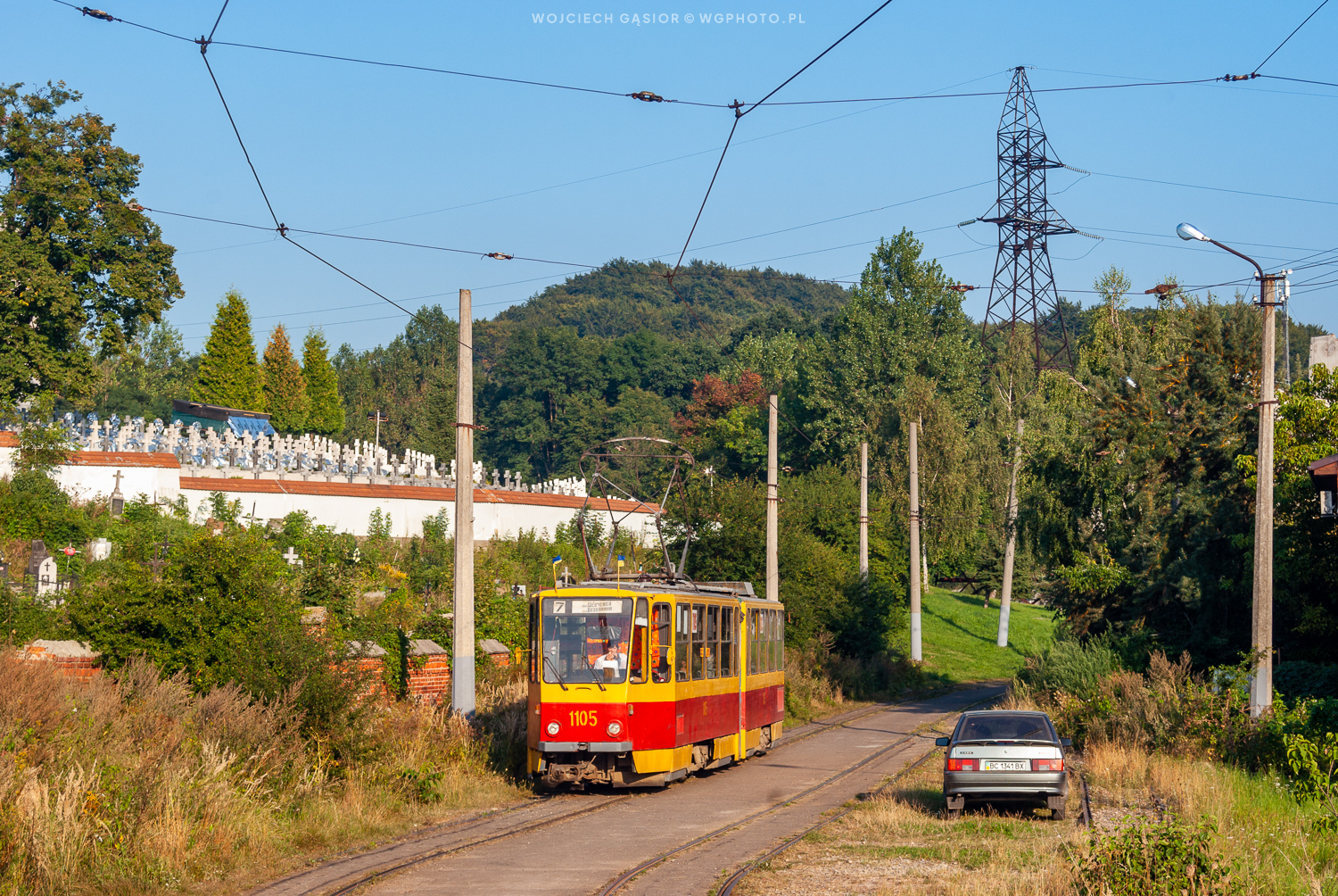 Pod cmentarzem Orląt Lwowskich