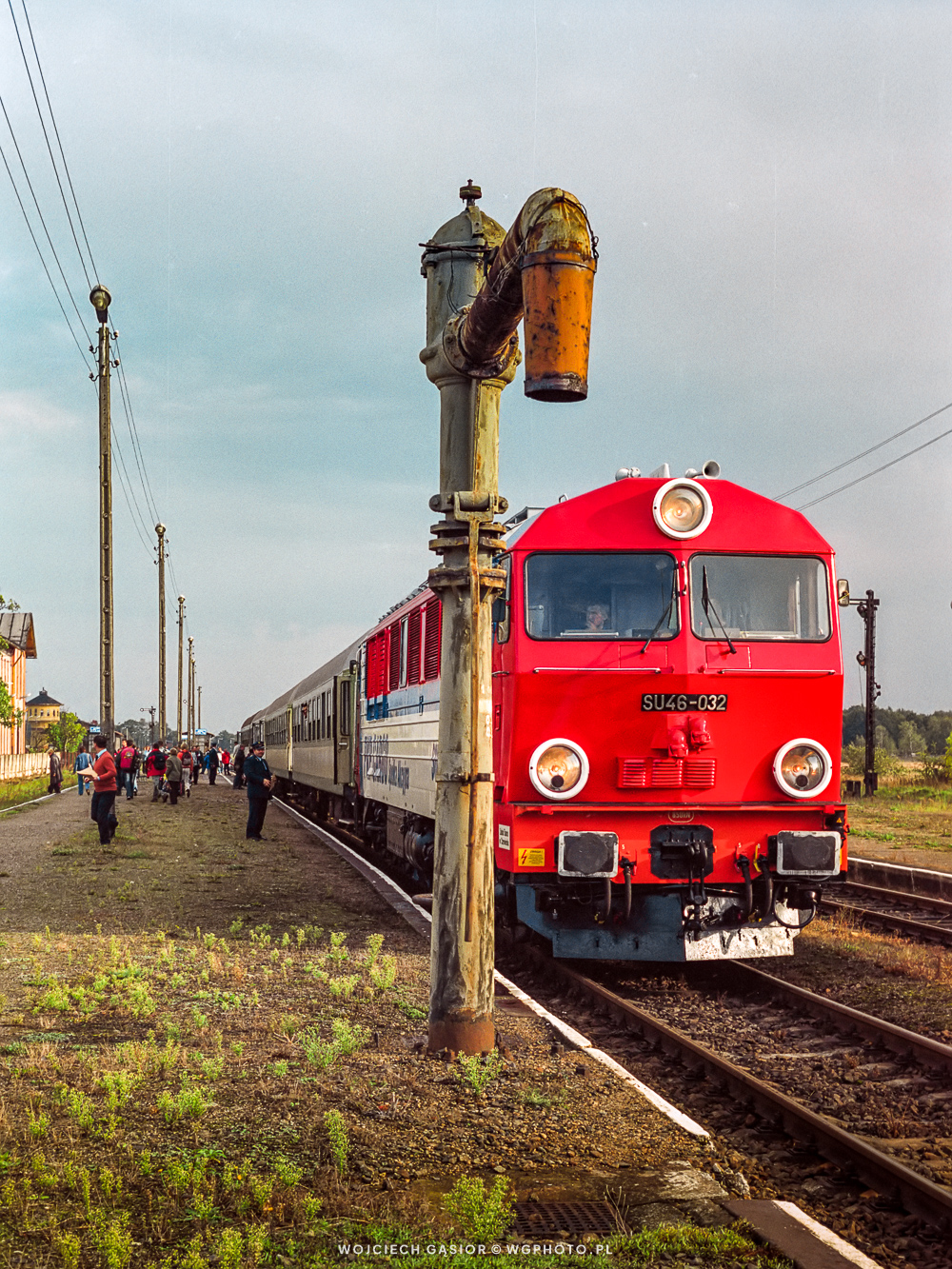 SU46-032 pod żurawiem